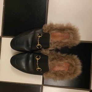 Gucci loafers size 40 fits women’s US 9